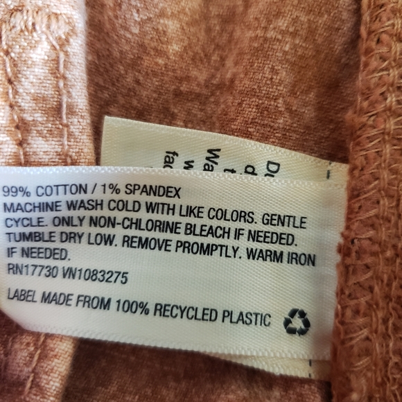 NWT WOMEN'S INGRID & ISABEL MATERNI CARPENTER DISTRESSED DENIM SHORTS - Picture 9 of 9